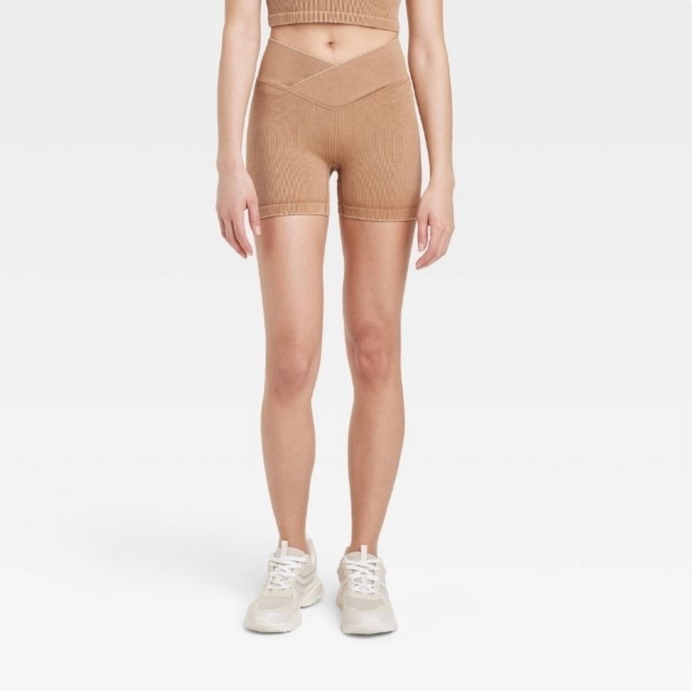 NWT JoyLab™ Women's Cross Waistband Bike Shorts 4"
Beige XS and XL